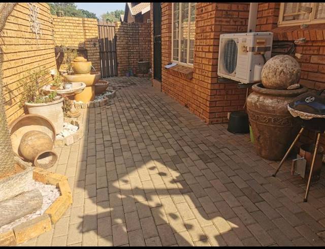 2 BEDROOM TOWNHOUSE FOR SALE IN MONTANA